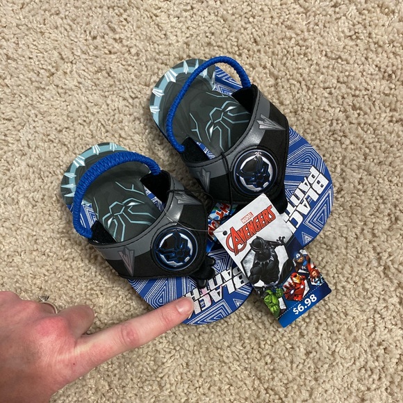🆕 Marvel Avengers Black Panther Sandals size 7/8 - Picture 7 of 7